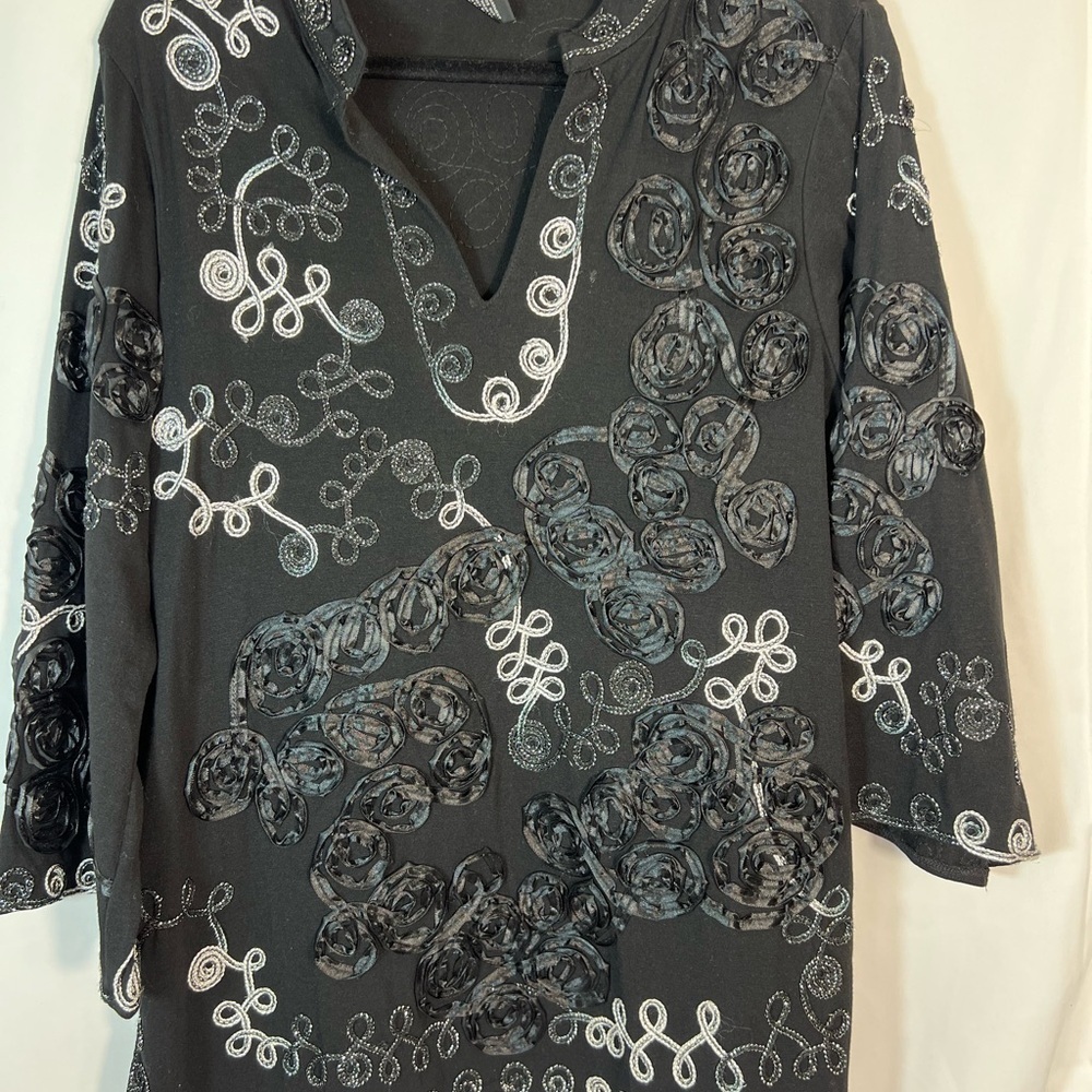 Chic Black and White Embroidered Women's Tunic